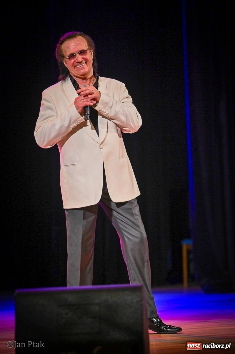 Zdjęcie w galerii na portalu naszraciborz.pl: Koncert Marka Torzewskiego w Raciborskim Centrum Kultury – wieczór pełen emocji i wspólnej zabawy wiadomości z regionu