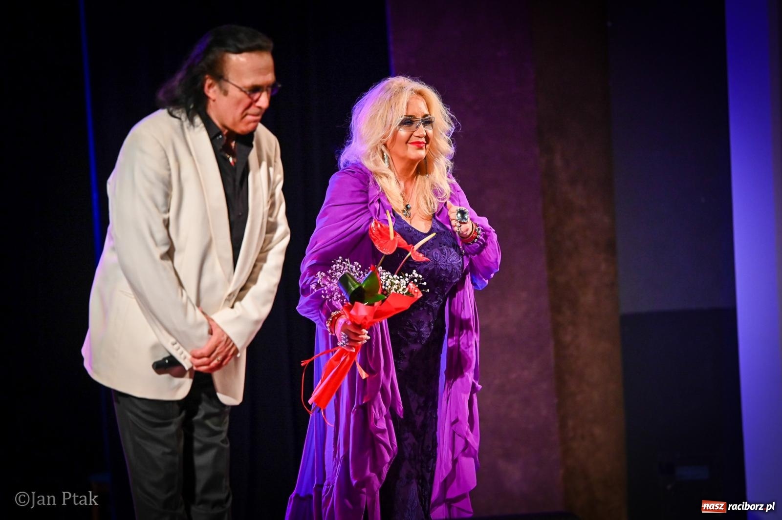 Zdjęcie w galerii na portalu naszraciborz.pl: Koncert Marka Torzewskiego w Raciborskim Centrum Kultury – wieczór pełen emocji i wspólnej zabawy wiadomości z regionu