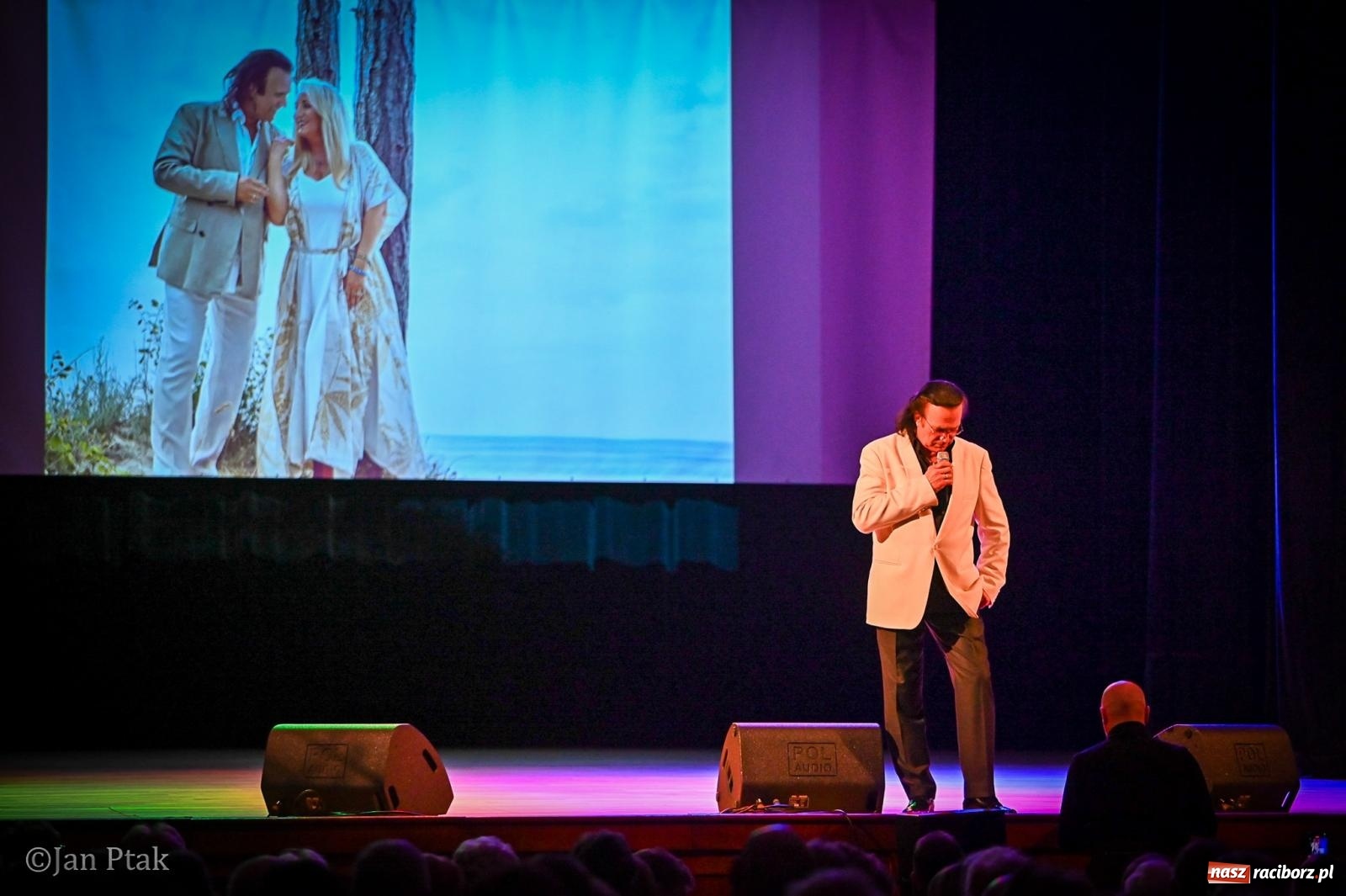 Zdjęcie w galerii na portalu naszraciborz.pl: Koncert Marka Torzewskiego w Raciborskim Centrum Kultury – wieczór pełen emocji i wspólnej zabawy wiadomości z regionu