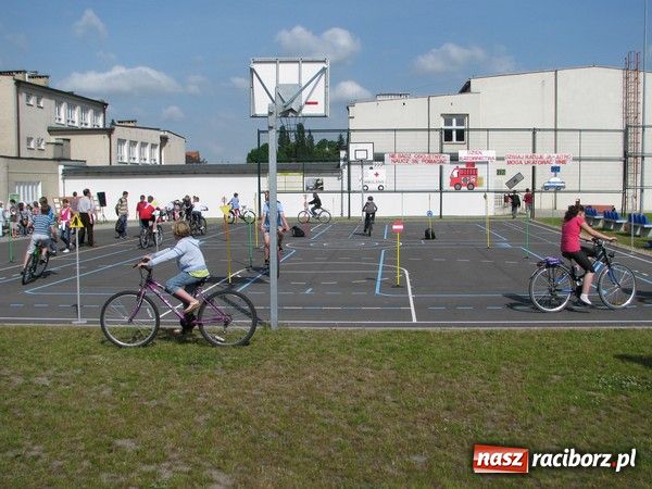 Zdjęcie w galerii na portalu naszraciborz.pl: Egzamin praktyczny na kartę rowerową wiadomości z regionu