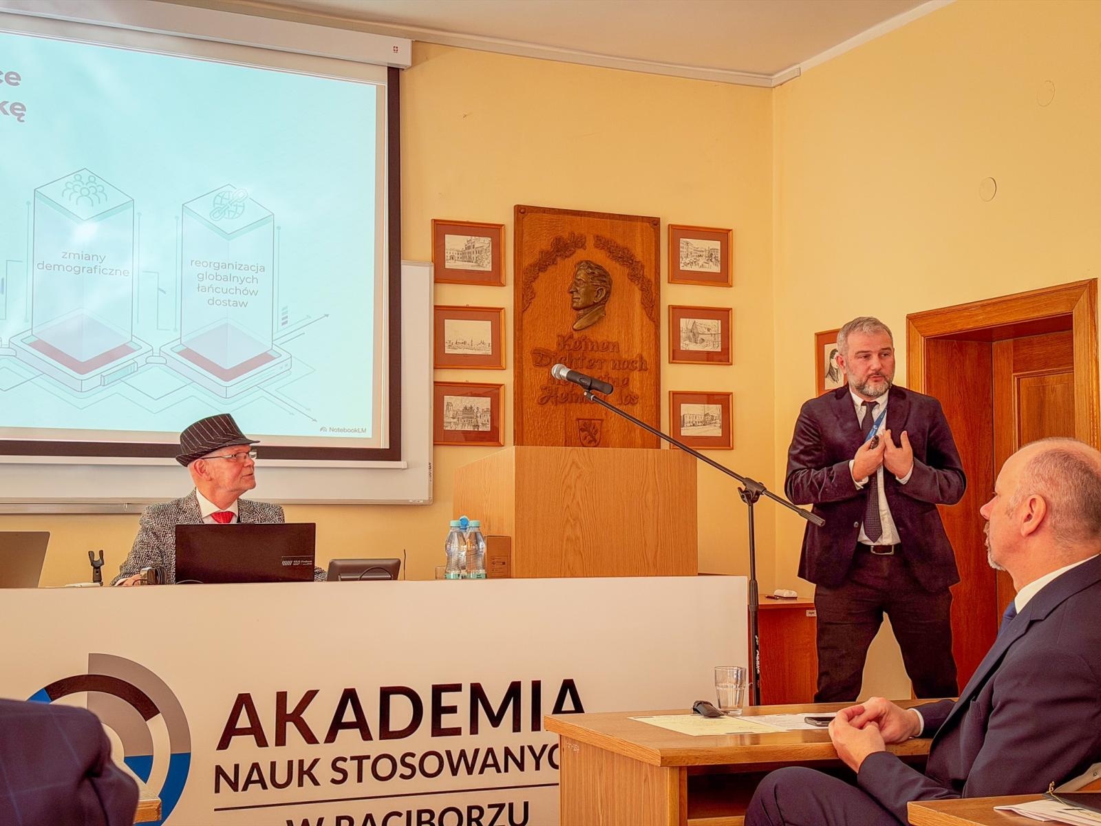 Zdjęcie w galerii na portalu naszraciborz.pl: Nauka, samorząd i Europa: IV Seminarium Eunomii o fundamentach społeczeństwa wiadomości z regionu