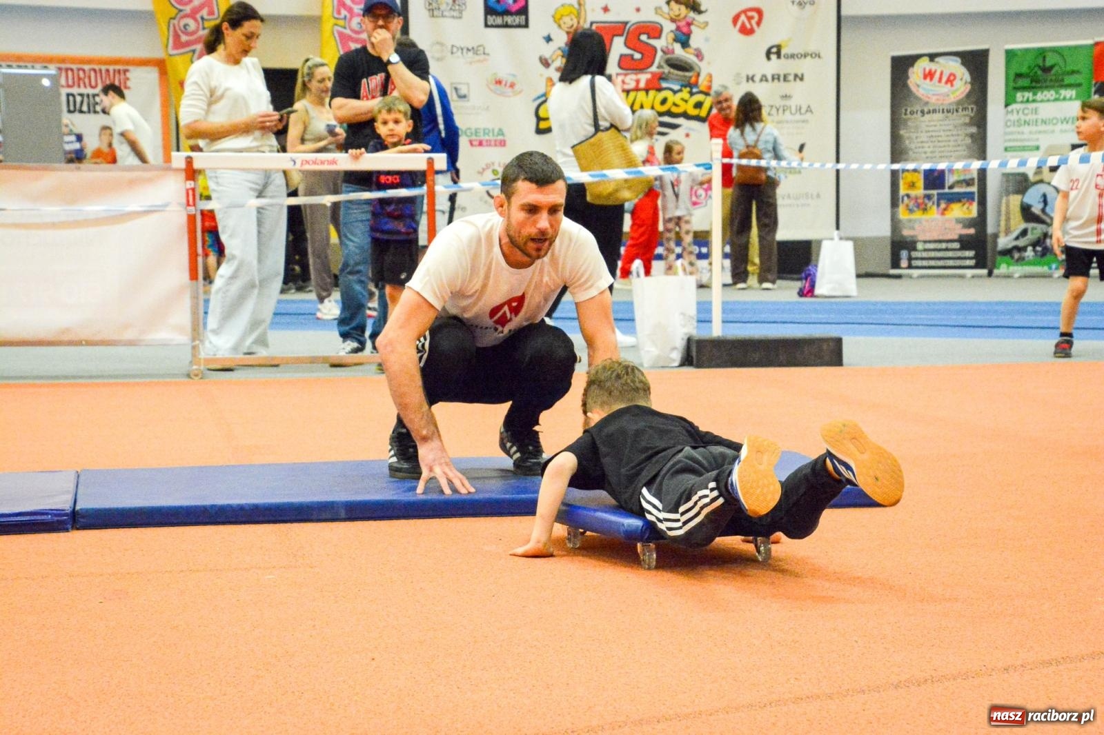 Zdjęcie w galerii na portalu naszraciborz.pl: Raciborski Test Sprawności 2026 przyciągnął dwustu najmłodszych miłośników ruchu wiadomości z regionu