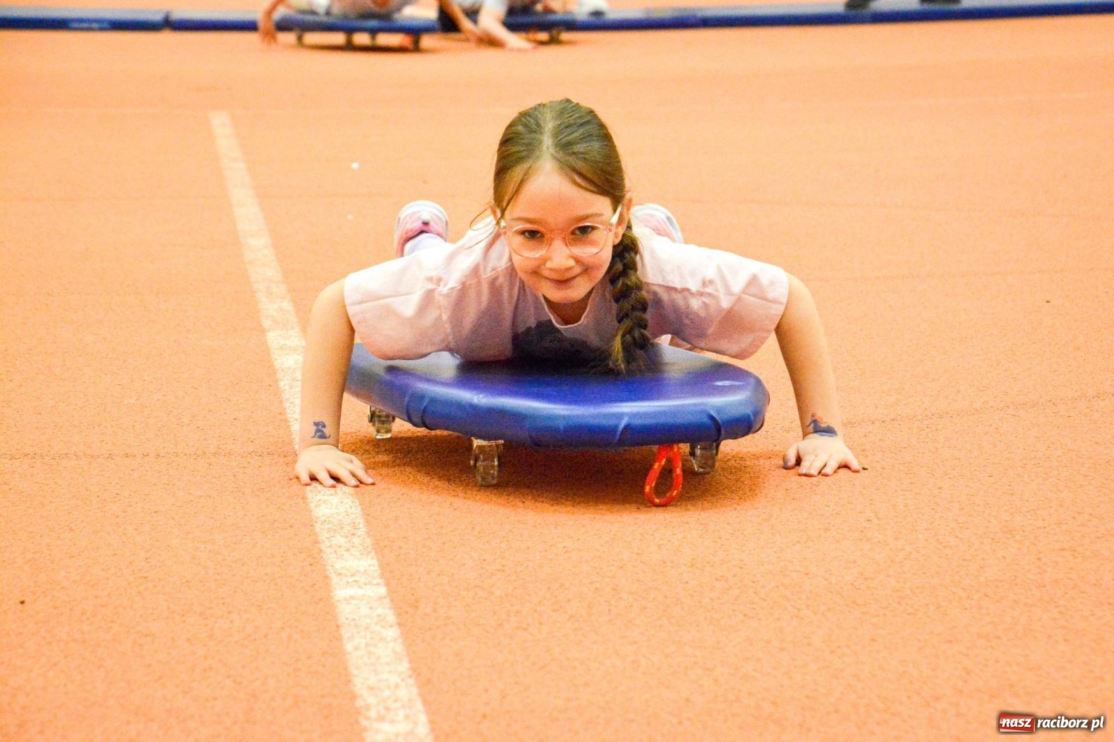 Zdjęcie w galerii na portalu naszraciborz.pl: Raciborski Test Sprawności 2026 przyciągnął dwustu najmłodszych miłośników ruchu wiadomości z regionu