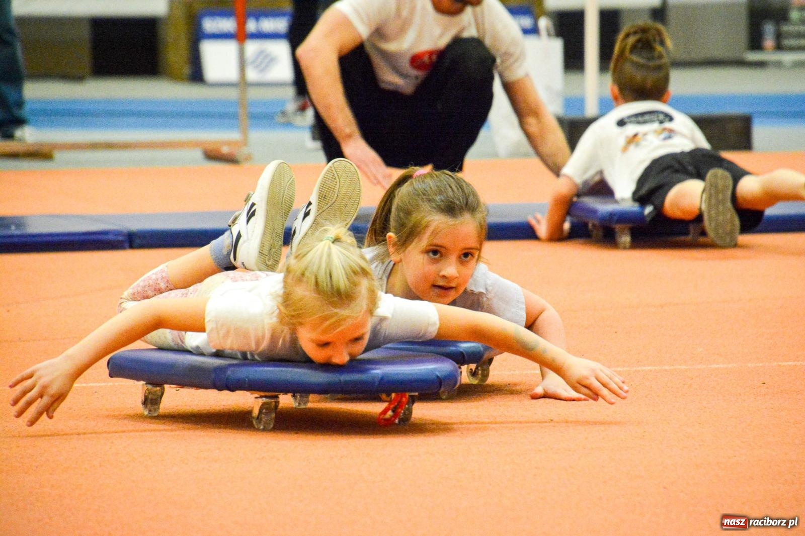 Zdjęcie w galerii na portalu naszraciborz.pl: Raciborski Test Sprawności 2026 przyciągnął dwustu najmłodszych miłośników ruchu wiadomości z regionu