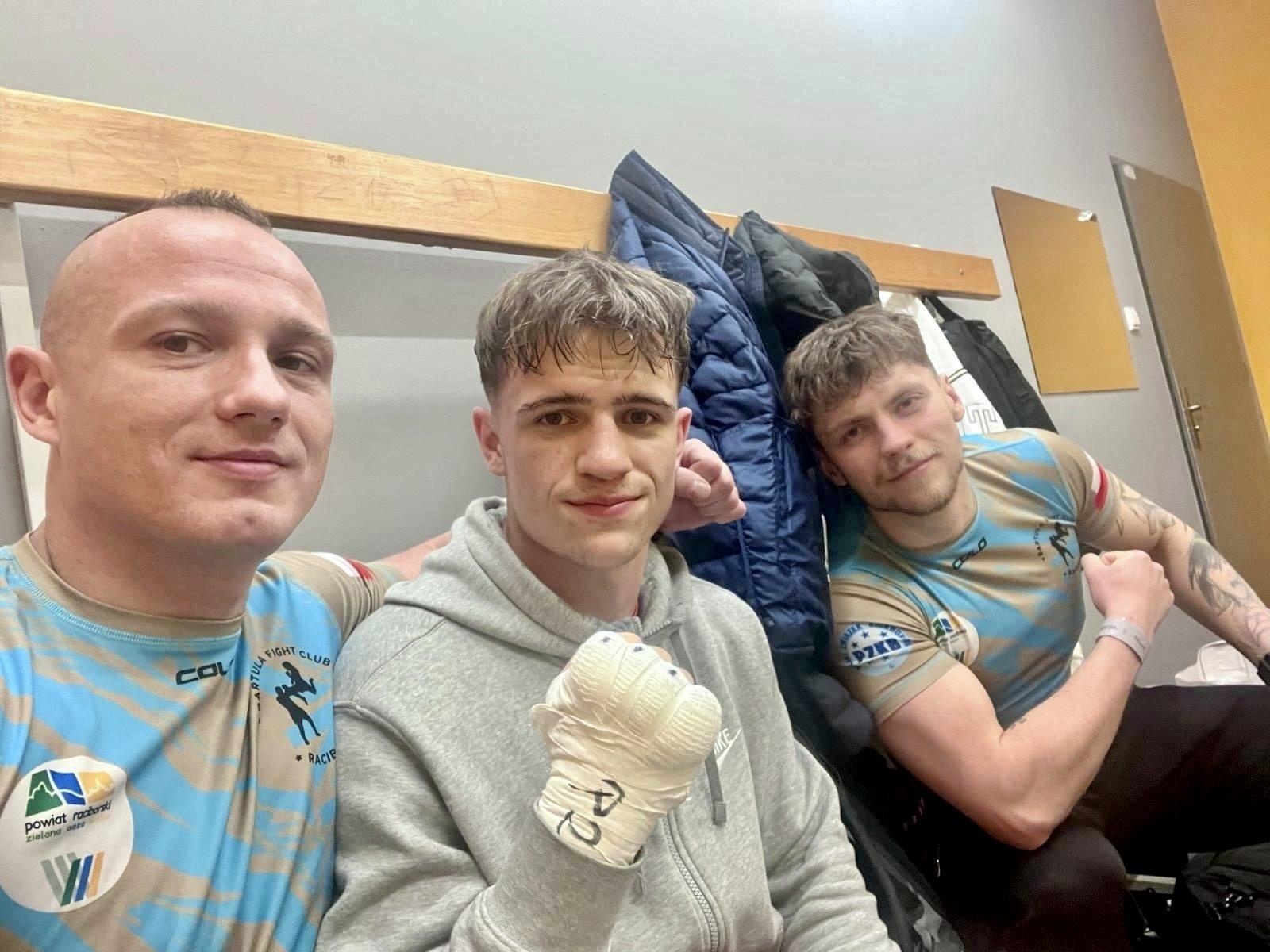 Zdjęcie w galerii na portalu naszraciborz.pl: Mocny debiut Pawła Bogacza. Zawodnik Bartula Fight Club Racibórz zwycięża na gali w Mikołowie wiadomości z regionu