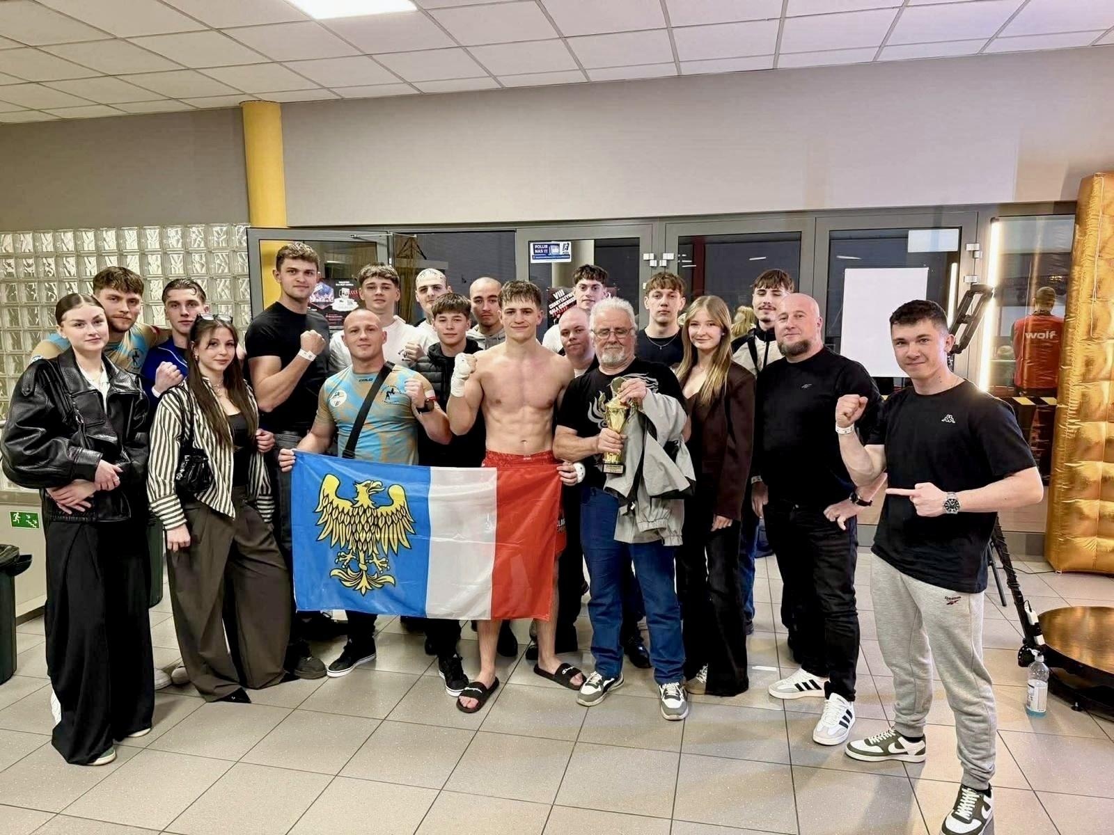 Zdjęcie w galerii na portalu naszraciborz.pl: Mocny debiut Pawła Bogacza. Zawodnik Bartula Fight Club Racibórz zwycięża na gali w Mikołowie wiadomości z regionu