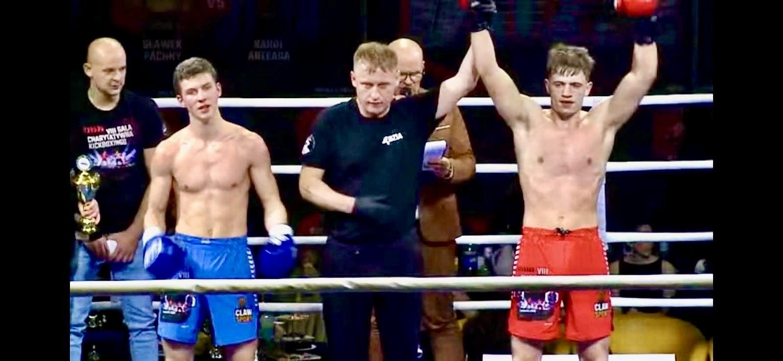 Zdjęcie w galerii na portalu naszraciborz.pl: Mocny debiut Pawła Bogacza. Zawodnik Bartula Fight Club Racibórz zwycięża na gali w Mikołowie wiadomości z regionu