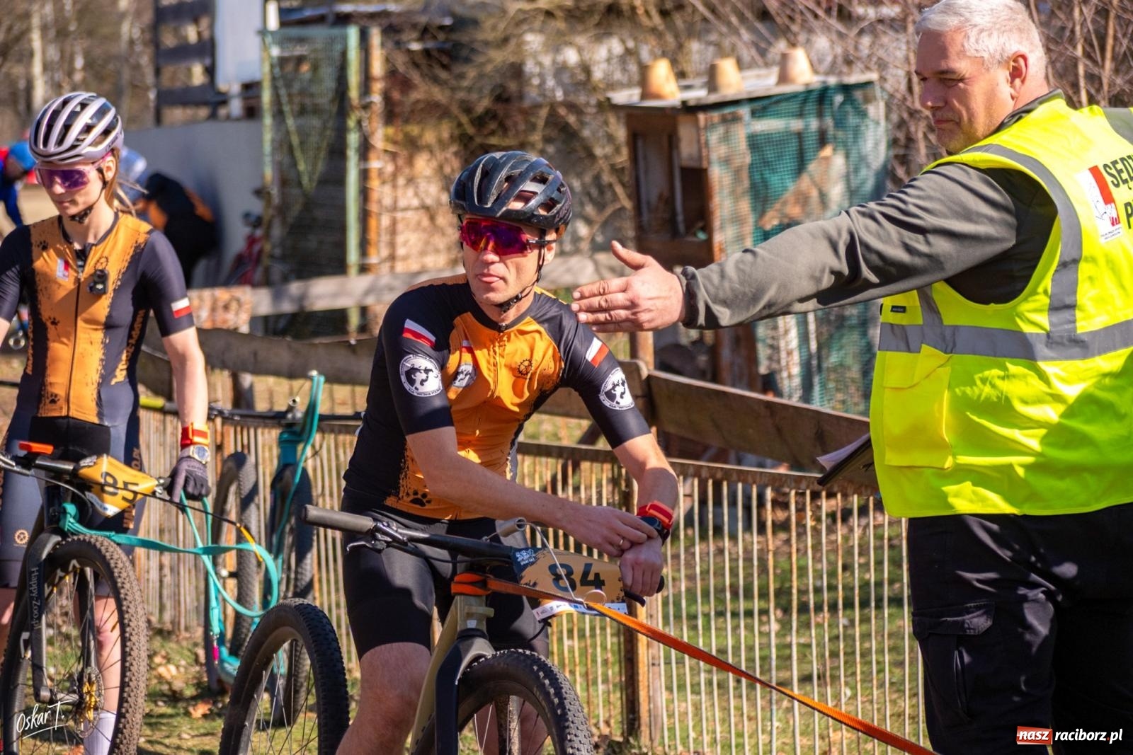 Zdjęcie w galerii na portalu naszraciborz.pl: Dog Adventure Sprint Race w Kuźni Raciborskiej. Emocjonujący pierwszy dzień wyścigów psich zaprzęgów [FOTO] wiadomości z regionu