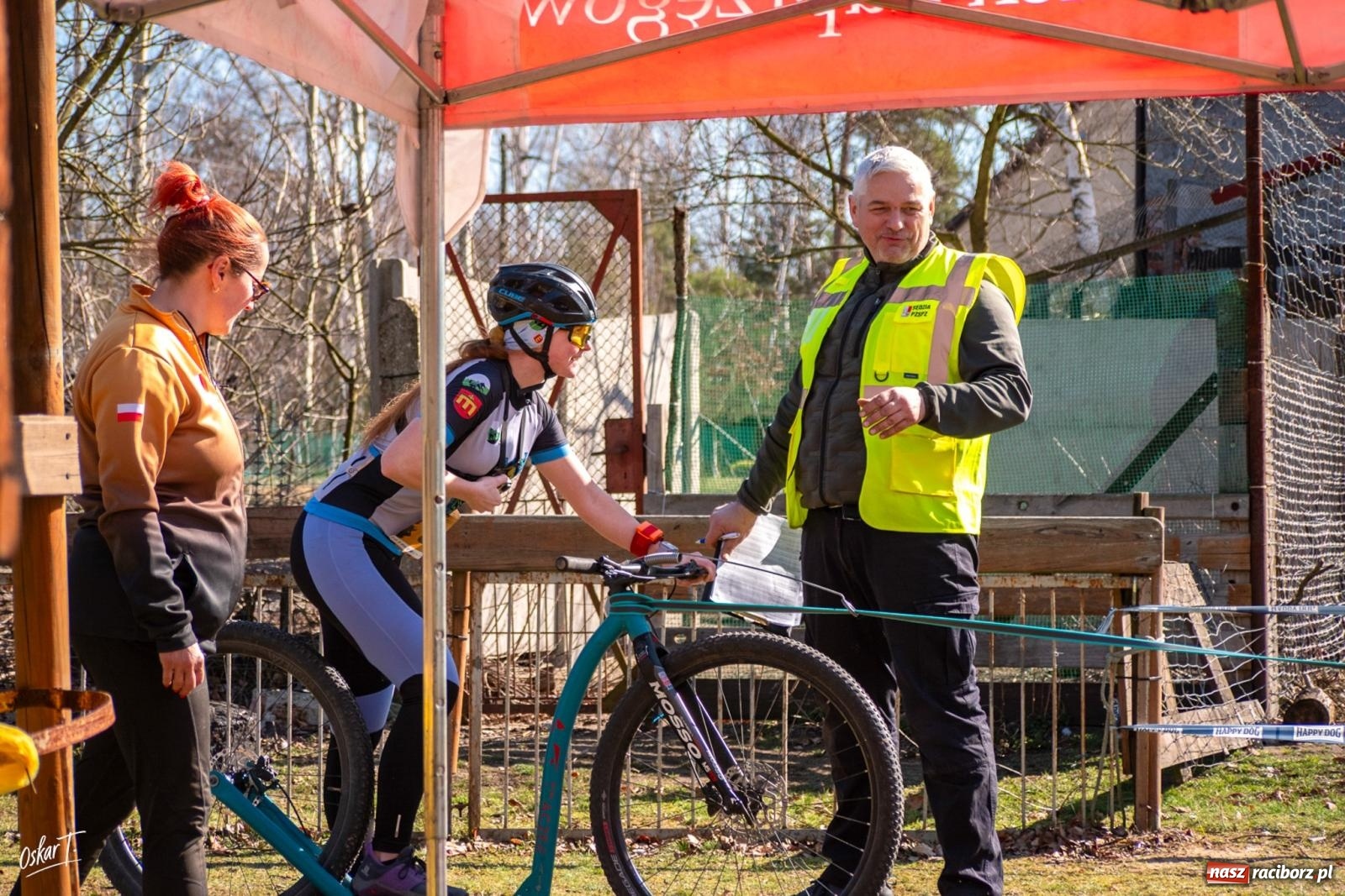 Zdjęcie w galerii na portalu naszraciborz.pl: Dog Adventure Sprint Race w Kuźni Raciborskiej. Emocjonujący pierwszy dzień wyścigów psich zaprzęgów [FOTO] wiadomości z regionu