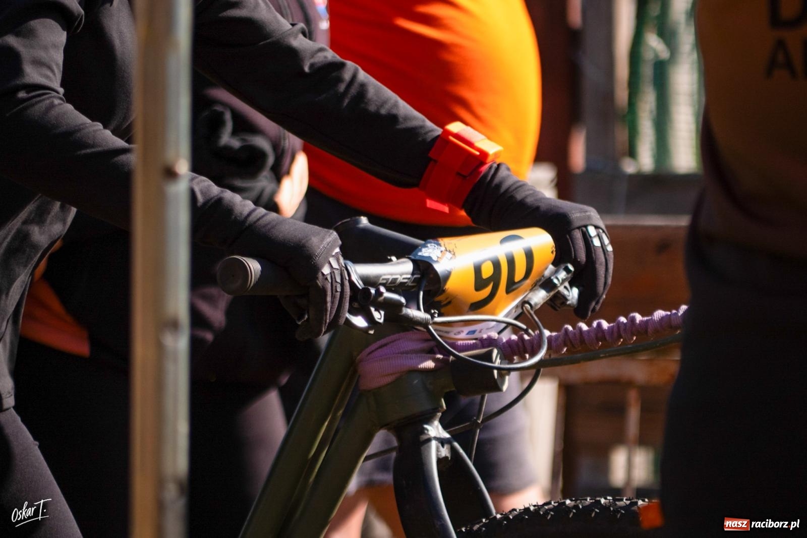 Zdjęcie w galerii na portalu naszraciborz.pl: Dog Adventure Sprint Race w Kuźni Raciborskiej. Emocjonujący pierwszy dzień wyścigów psich zaprzęgów [FOTO] wiadomości z regionu