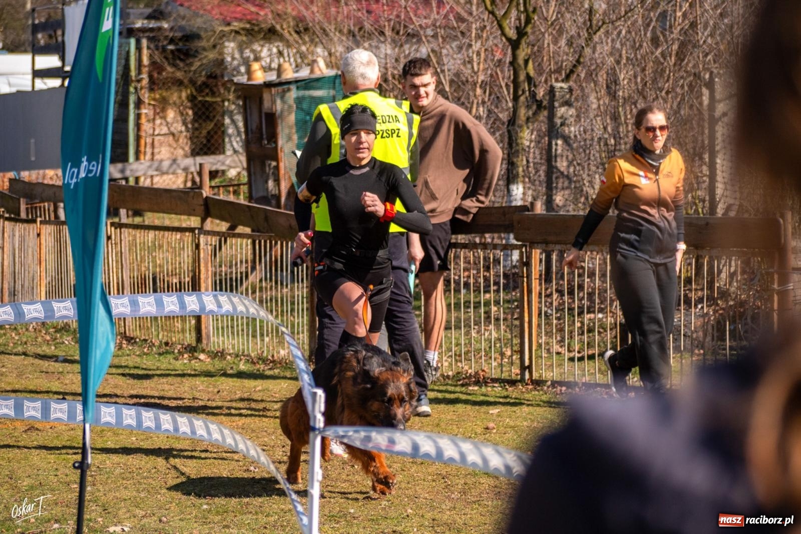 Zdjęcie w galerii na portalu naszraciborz.pl: Dog Adventure Sprint Race w Kuźni Raciborskiej. Emocjonujący pierwszy dzień wyścigów psich zaprzęgów [FOTO] wiadomości z regionu