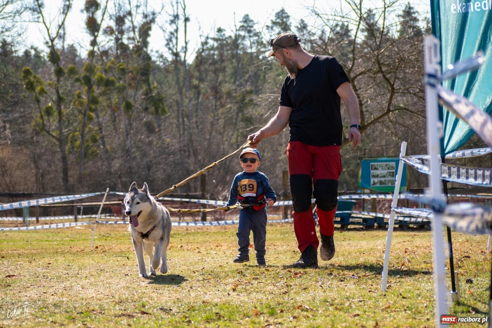 Zdjęcie w galerii na portalu naszraciborz.pl: Dog Adventure Sprint Race w Kuźni Raciborskiej. Emocjonujący pierwszy dzień wyścigów psich zaprzęgów [FOTO] wiadomości z regionu