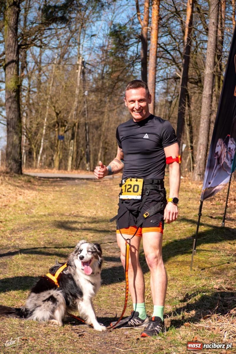 Zdjęcie w galerii na portalu naszraciborz.pl: Dog Adventure Sprint Race w Kuźni Raciborskiej. Emocjonujący pierwszy dzień wyścigów psich zaprzęgów [FOTO] wiadomości z regionu