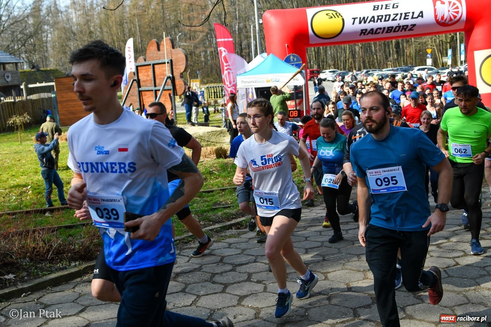 Zdjęcie w galerii na portalu naszraciborz.pl: Mateusz Wolnik zwycięzcą XIV Biegu Twardziela w Raciborzu wiadomości z regionu