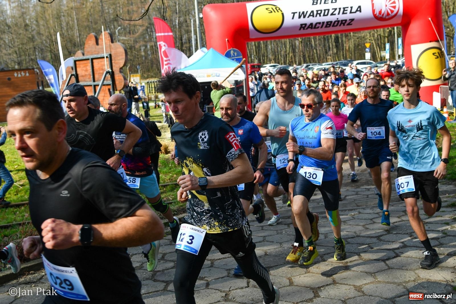Zdjęcie w galerii na portalu naszraciborz.pl: Mateusz Wolnik zwycięzcą XIV Biegu Twardziela w Raciborzu wiadomości z regionu