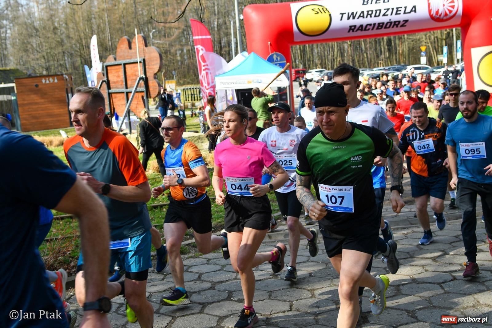 Zdjęcie w galerii na portalu naszraciborz.pl: Mateusz Wolnik zwycięzcą XIV Biegu Twardziela w Raciborzu wiadomości z regionu