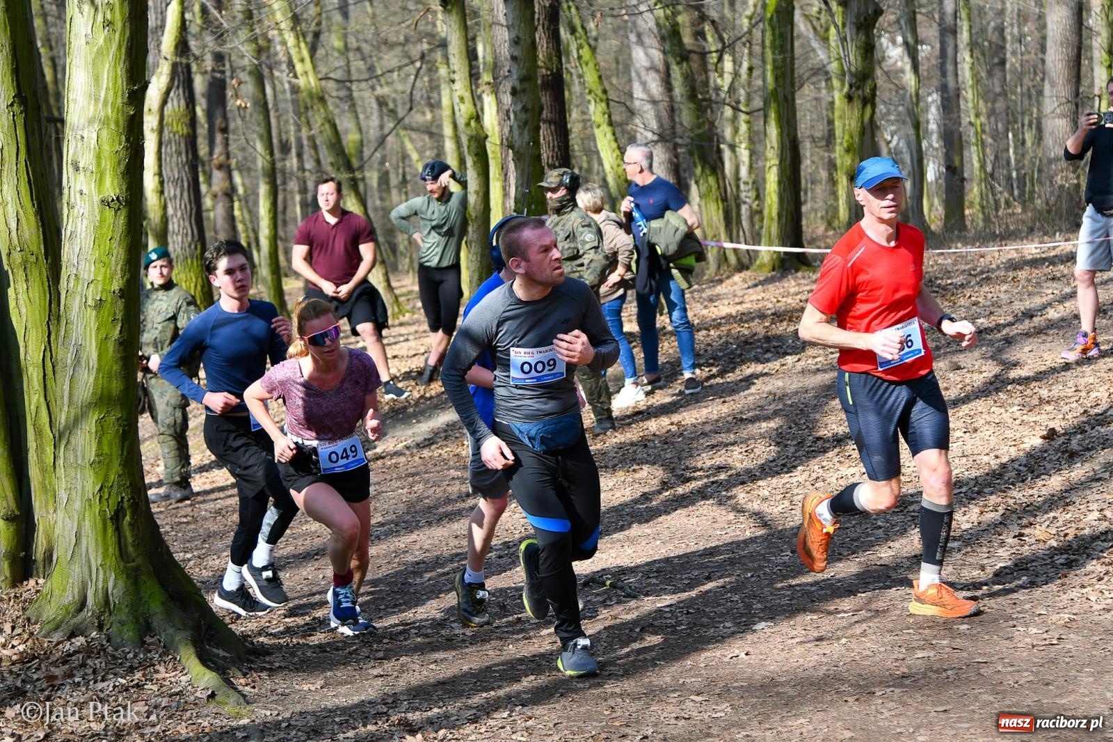 Zdjęcie w galerii na portalu naszraciborz.pl: Mateusz Wolnik zwycięzcą XIV Biegu Twardziela w Raciborzu wiadomości z regionu