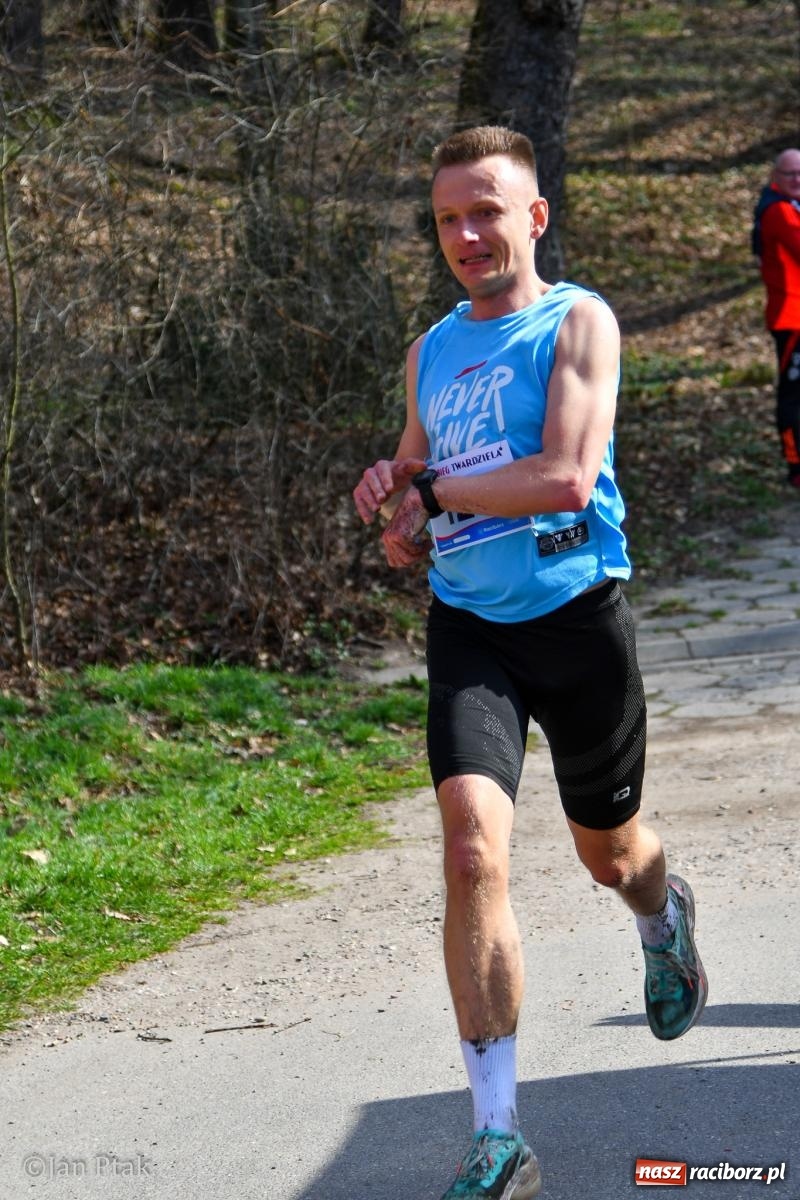 Zdjęcie w galerii na portalu naszraciborz.pl: Mateusz Wolnik zwycięzcą XIV Biegu Twardziela w Raciborzu wiadomości z regionu
