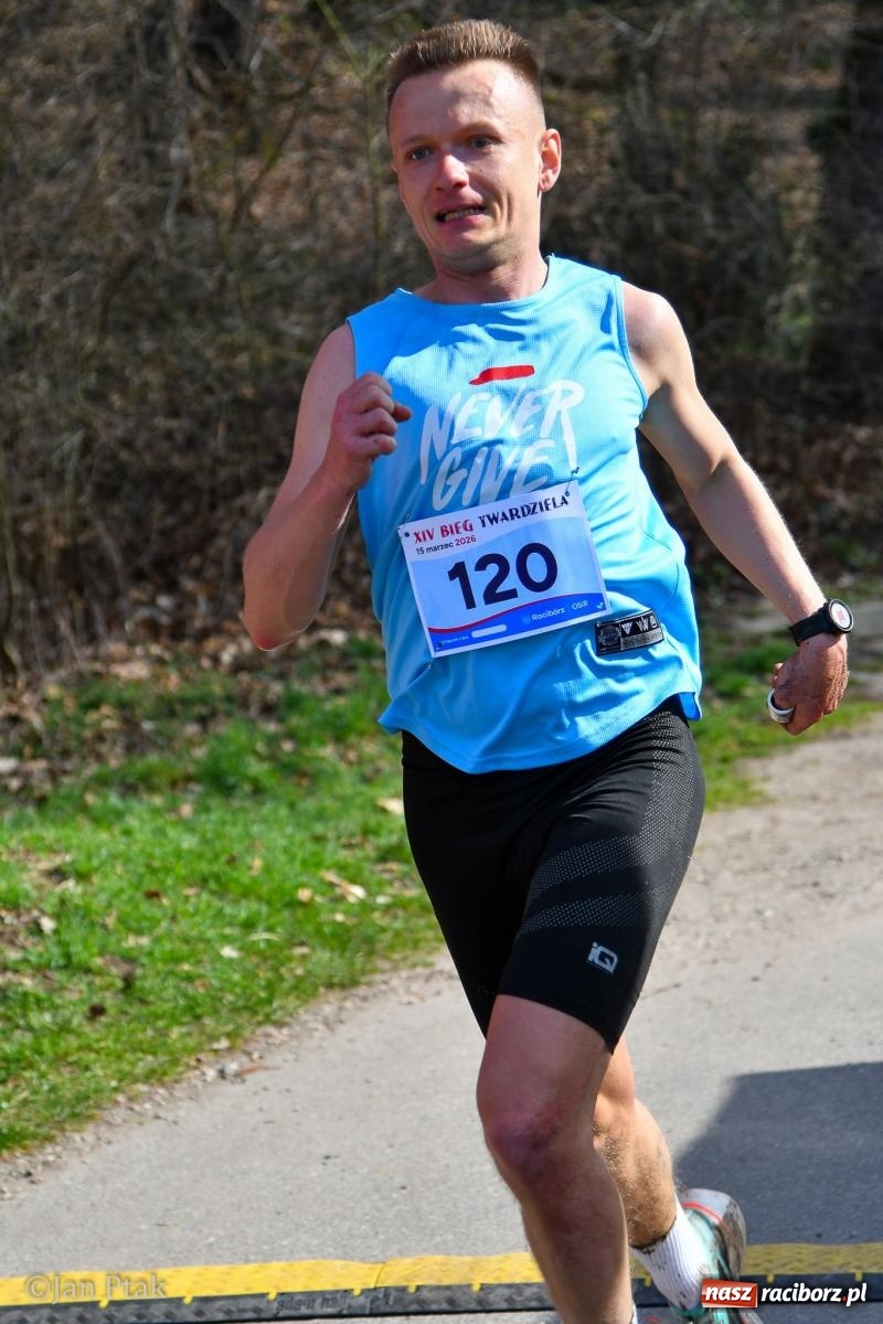 Zdjęcie w galerii na portalu naszraciborz.pl: Mateusz Wolnik zwycięzcą XIV Biegu Twardziela w Raciborzu wiadomości z regionu