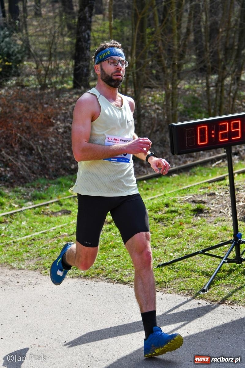Zdjęcie w galerii na portalu naszraciborz.pl: Mateusz Wolnik zwycięzcą XIV Biegu Twardziela w Raciborzu wiadomości z regionu
