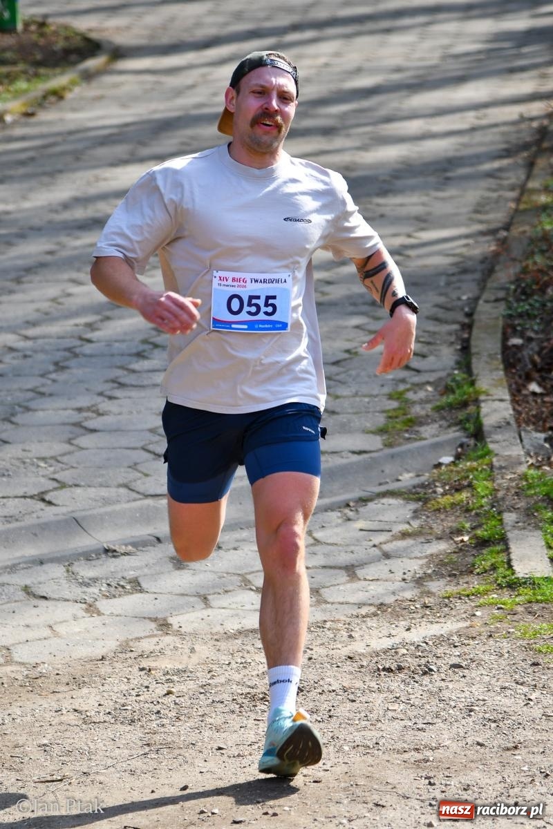 Zdjęcie w galerii na portalu naszraciborz.pl: Mateusz Wolnik zwycięzcą XIV Biegu Twardziela w Raciborzu wiadomości z regionu