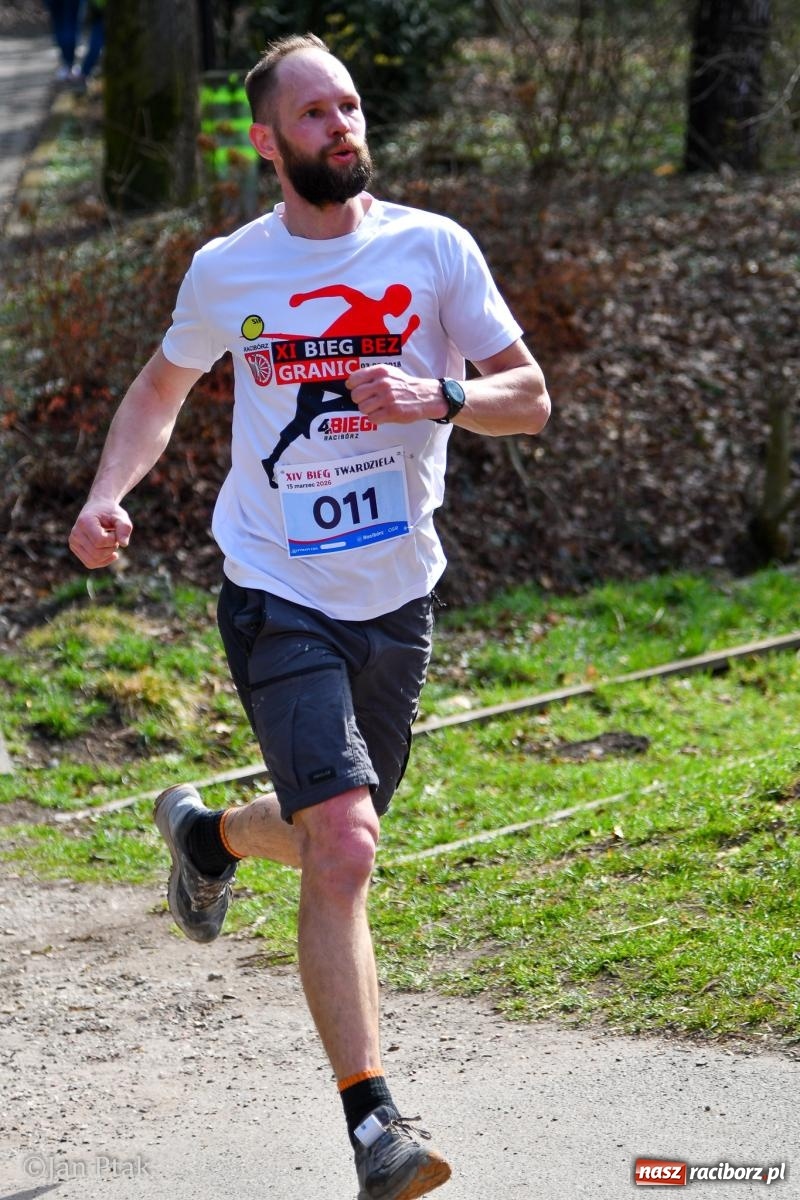 Zdjęcie w galerii na portalu naszraciborz.pl: Mateusz Wolnik zwycięzcą XIV Biegu Twardziela w Raciborzu wiadomości z regionu