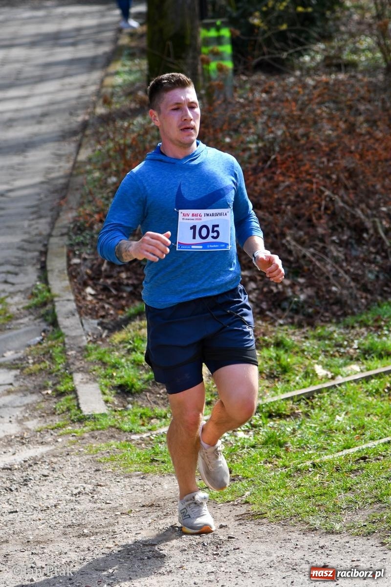 Zdjęcie w galerii na portalu naszraciborz.pl: Mateusz Wolnik zwycięzcą XIV Biegu Twardziela w Raciborzu wiadomości z regionu