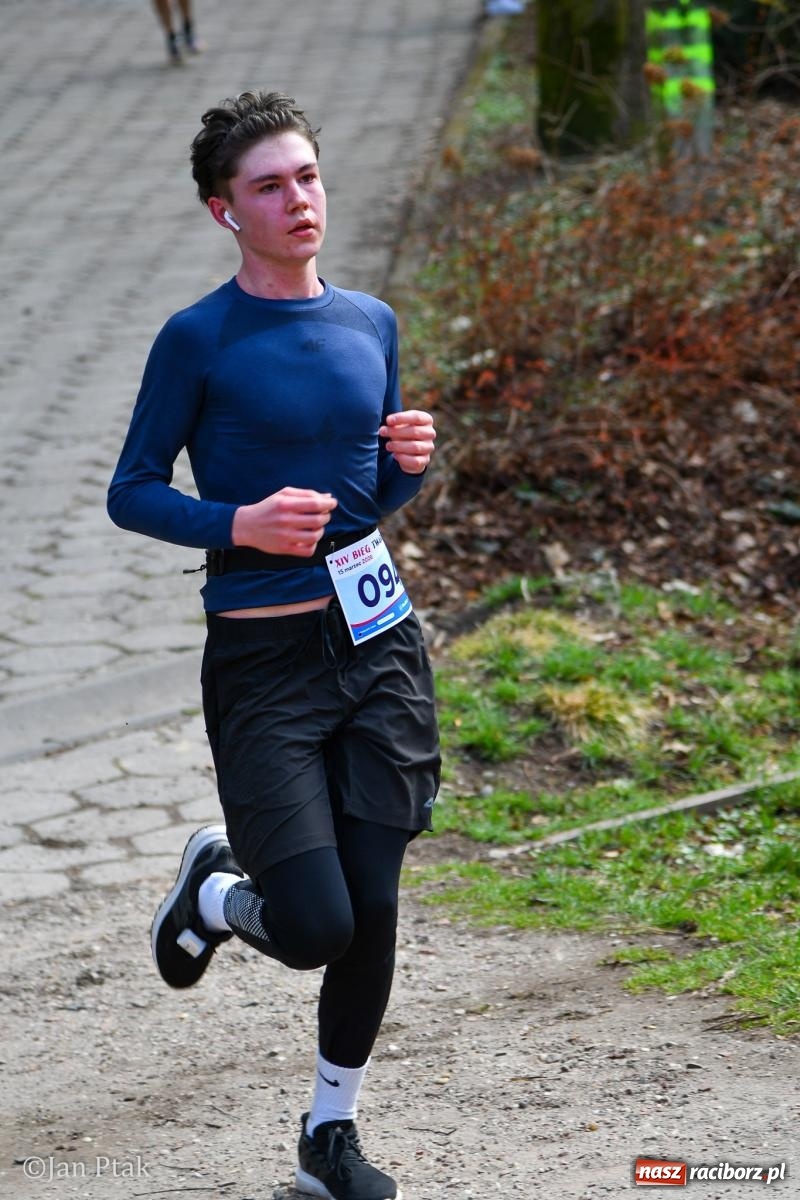 Zdjęcie w galerii na portalu naszraciborz.pl: Mateusz Wolnik zwycięzcą XIV Biegu Twardziela w Raciborzu wiadomości z regionu