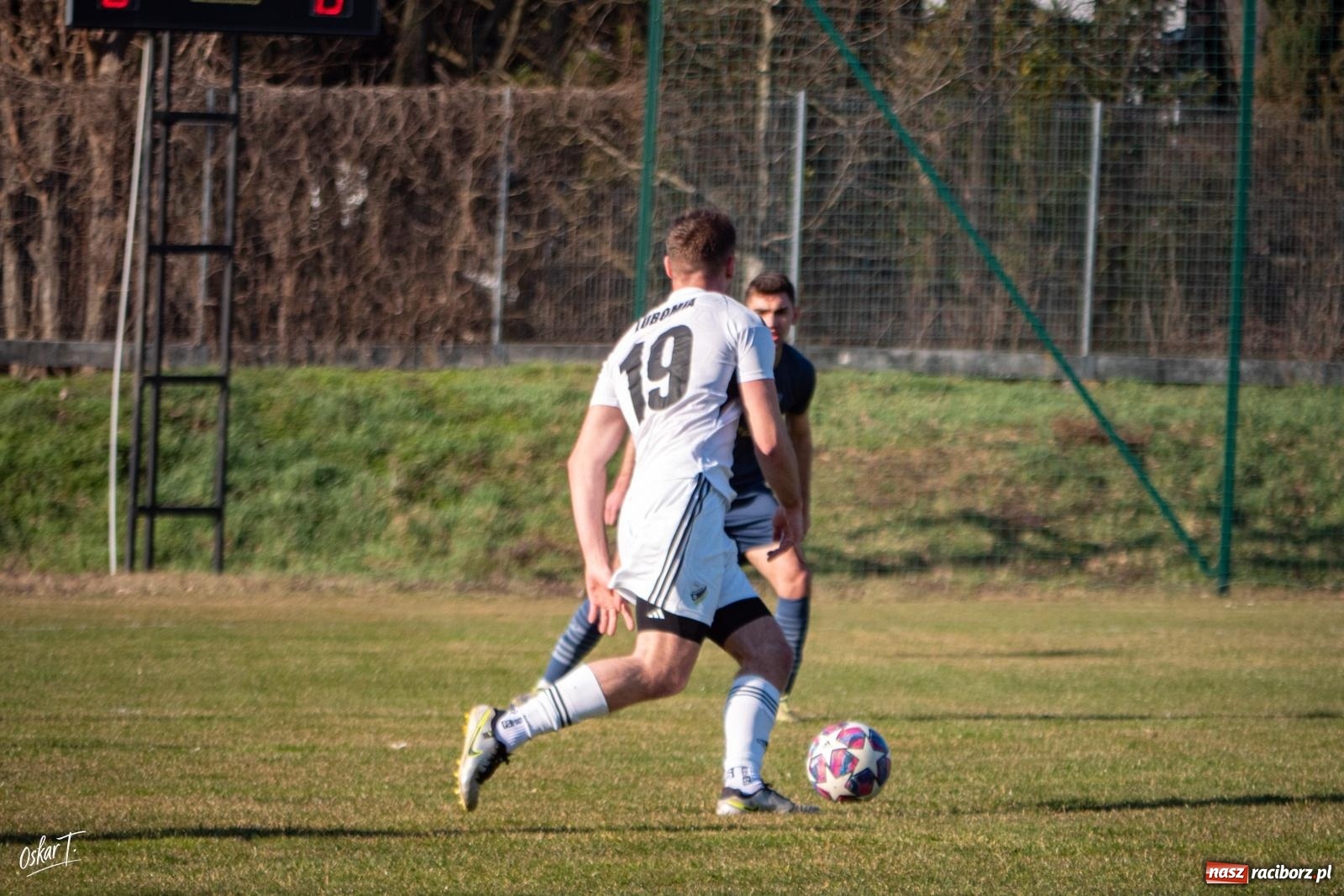 Zdjęcie w galerii na portalu naszraciborz.pl: Decydująca końcówka w Nędzy. Tobiasz Wodecki bohaterem Silesii [FOTO] wiadomości z regionu