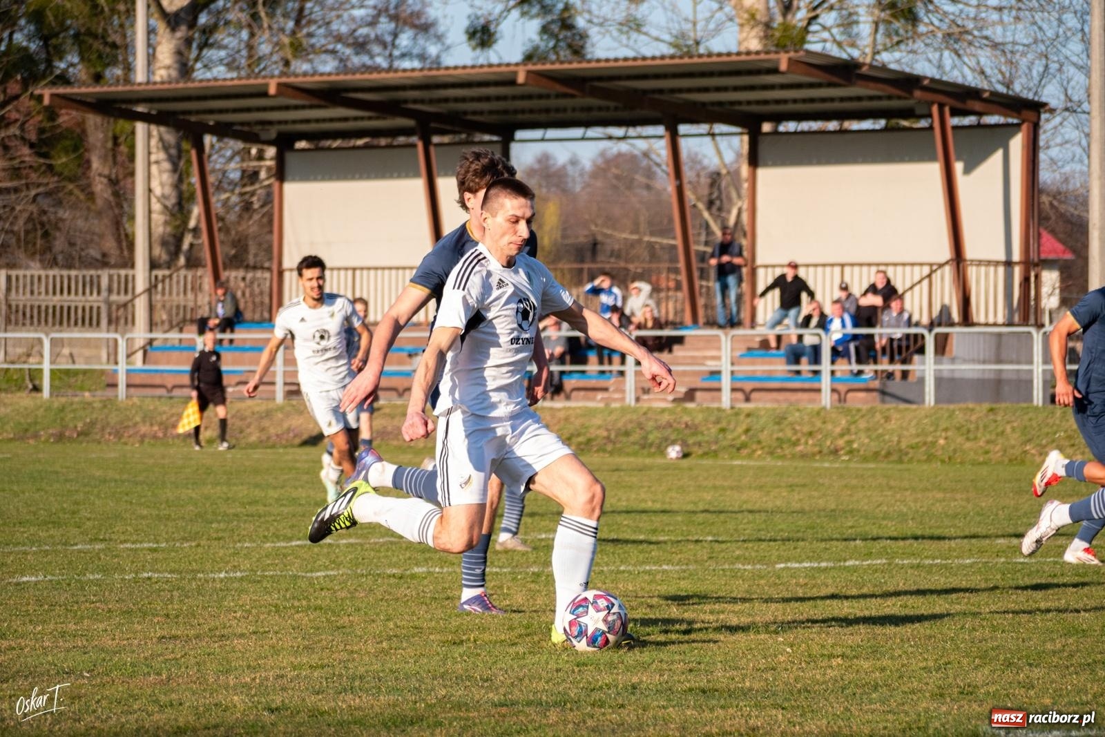 Zdjęcie w galerii na portalu naszraciborz.pl: Decydująca końcówka w Nędzy. Tobiasz Wodecki bohaterem Silesii [FOTO] wiadomości z regionu