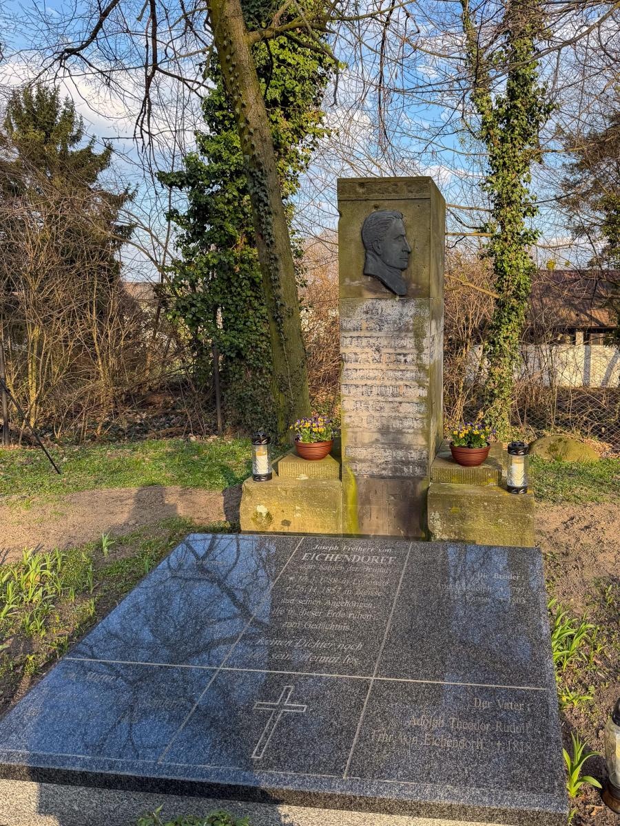 Zdjęcie w galerii na portalu naszraciborz.pl: Echo poezji w Łubowicach: Relacja z 238. urodzin Josepha von Eichendorffa wiadomości z regionu