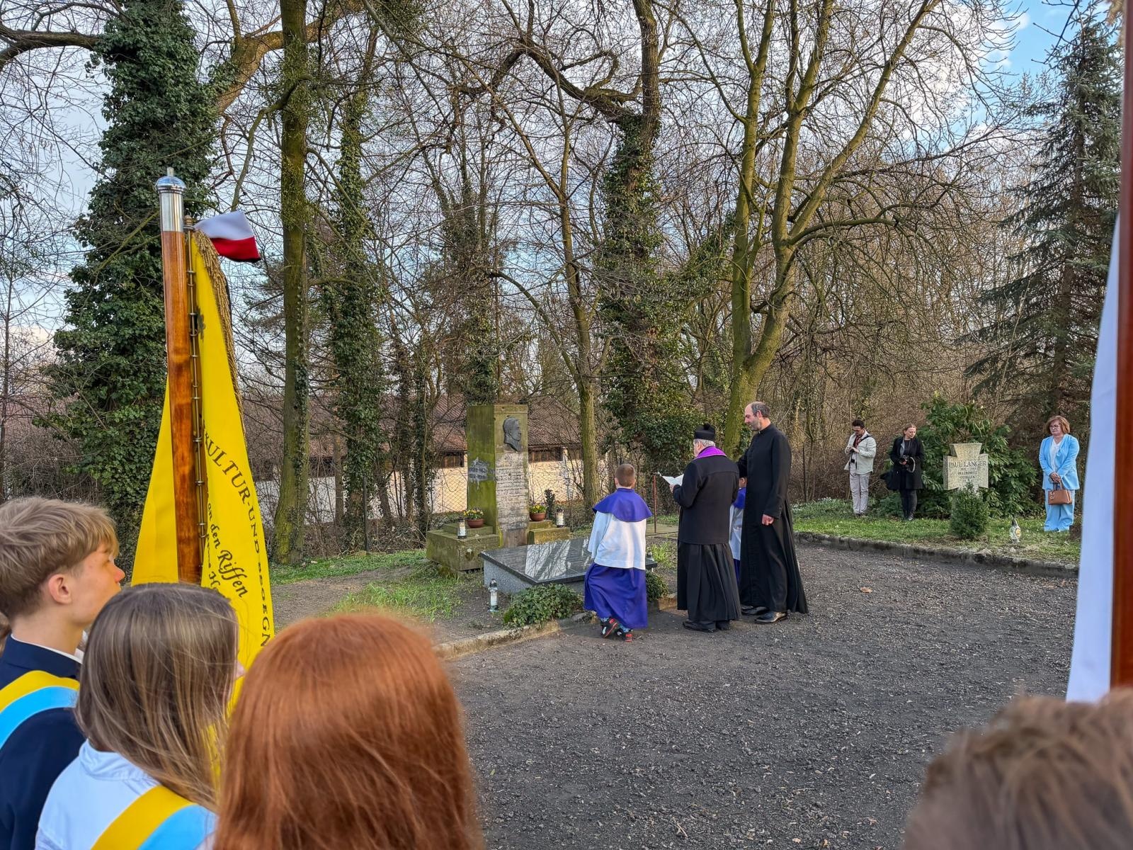 Zdjęcie w galerii na portalu naszraciborz.pl: Echo poezji w Łubowicach: Relacja z 238. urodzin Josepha von Eichendorffa wiadomości z regionu