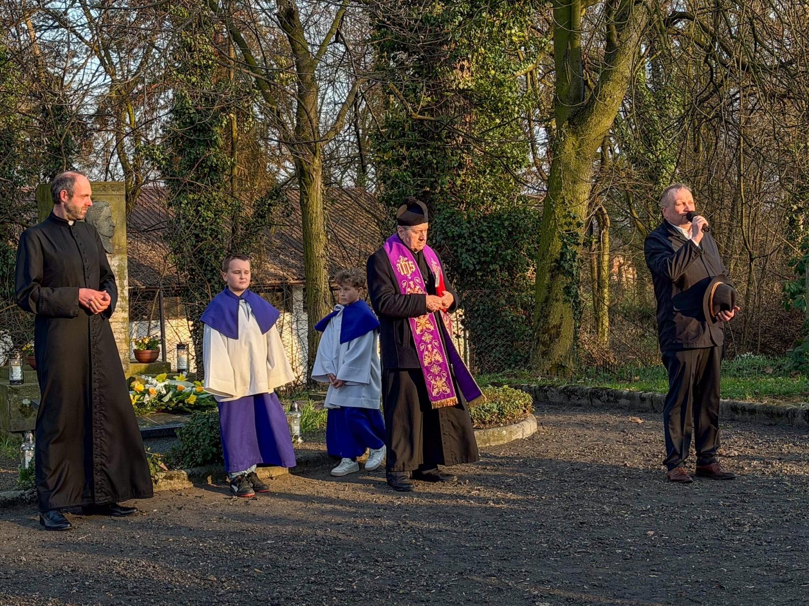 Zdjęcie w galerii na portalu naszraciborz.pl: Echo poezji w Łubowicach: Relacja z 238. urodzin Josepha von Eichendorffa wiadomości z regionu