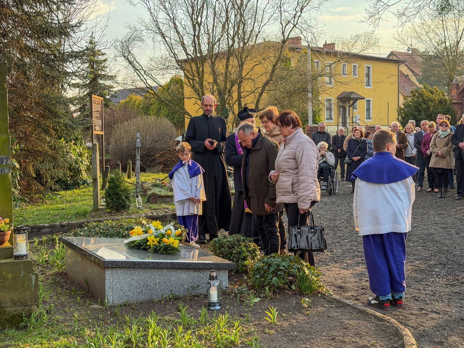 Zdjęcie w galerii na portalu naszraciborz.pl: Echo poezji w Łubowicach: Relacja z 238. urodzin Josepha von Eichendorffa wiadomości z regionu