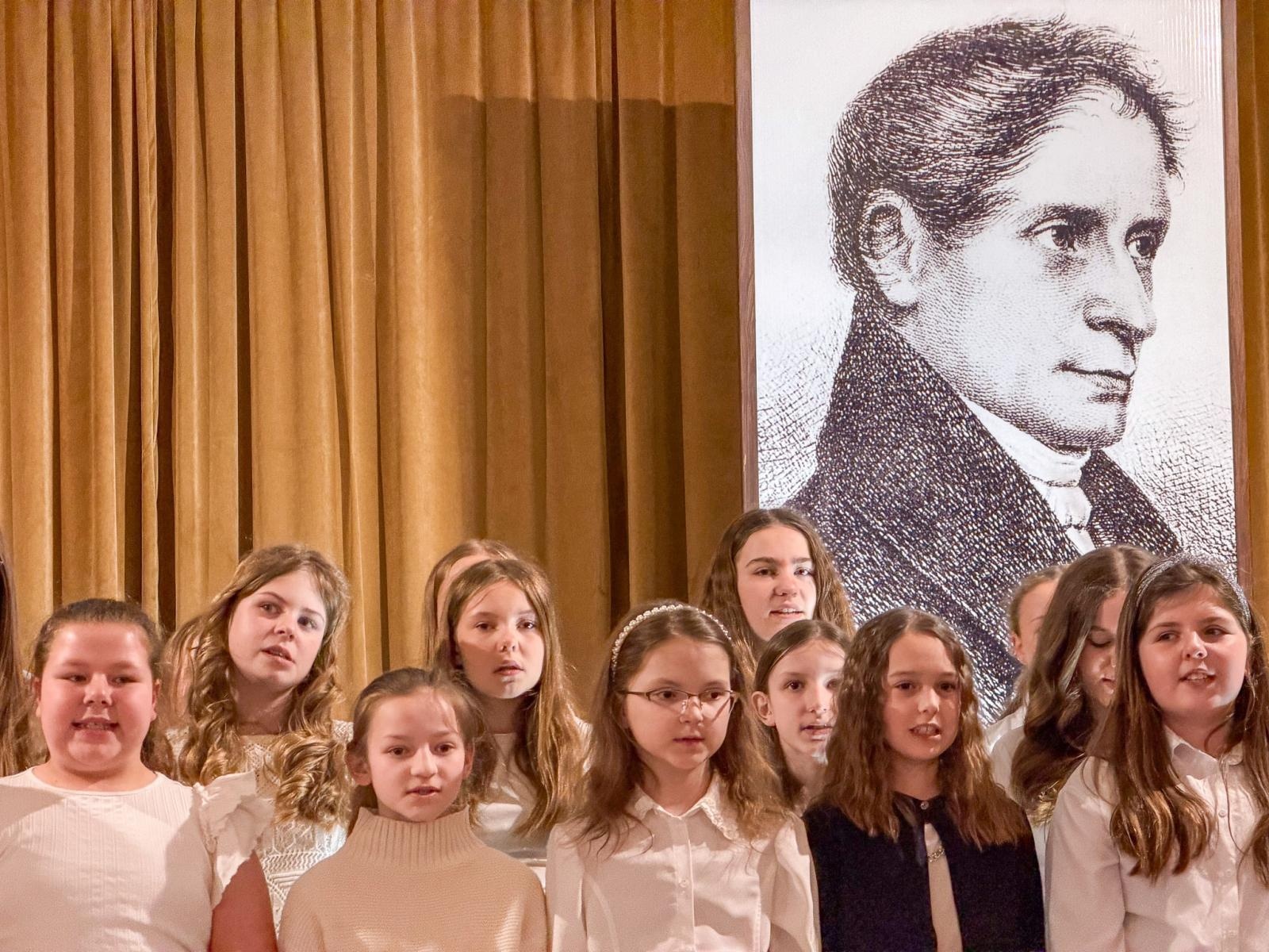 Zdjęcie w galerii na portalu naszraciborz.pl: Echo poezji w Łubowicach: Relacja z 238. urodzin Josepha von Eichendorffa wiadomości z regionu