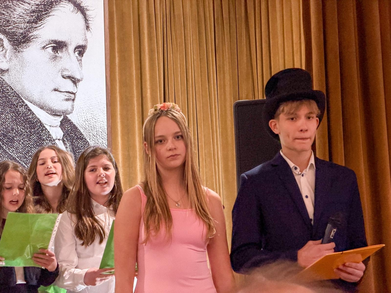 Zdjęcie w galerii na portalu naszraciborz.pl: Echo poezji w Łubowicach: Relacja z 238. urodzin Josepha von Eichendorffa wiadomości z regionu