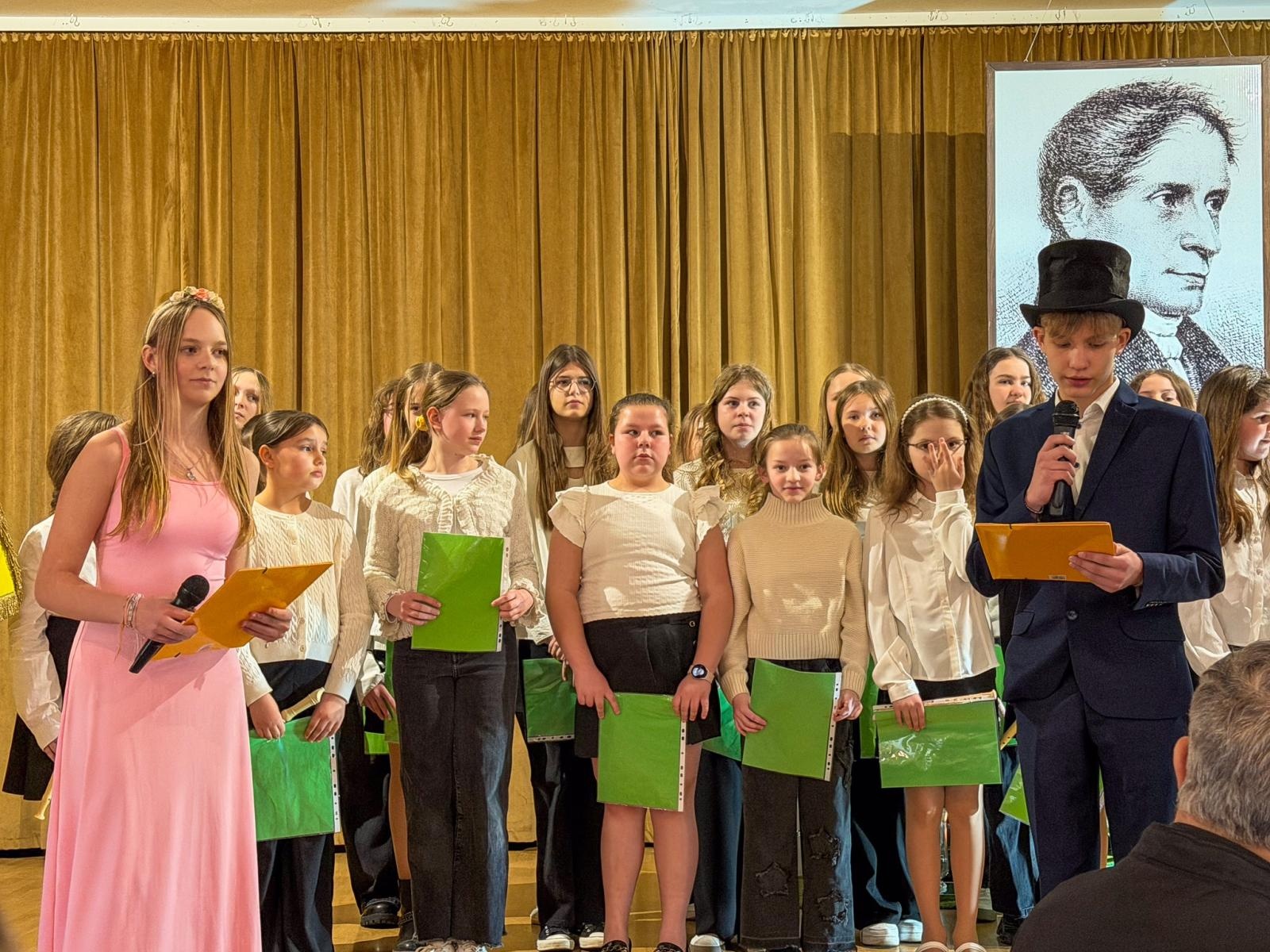 Zdjęcie w galerii na portalu naszraciborz.pl: Echo poezji w Łubowicach: Relacja z 238. urodzin Josepha von Eichendorffa wiadomości z regionu