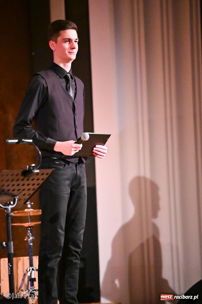 Zdjęcie w galerii na portalu naszraciborz.pl: CINEMA – koncert muzyki filmowej przeniósł magię kina na scenę wiadomości z regionu