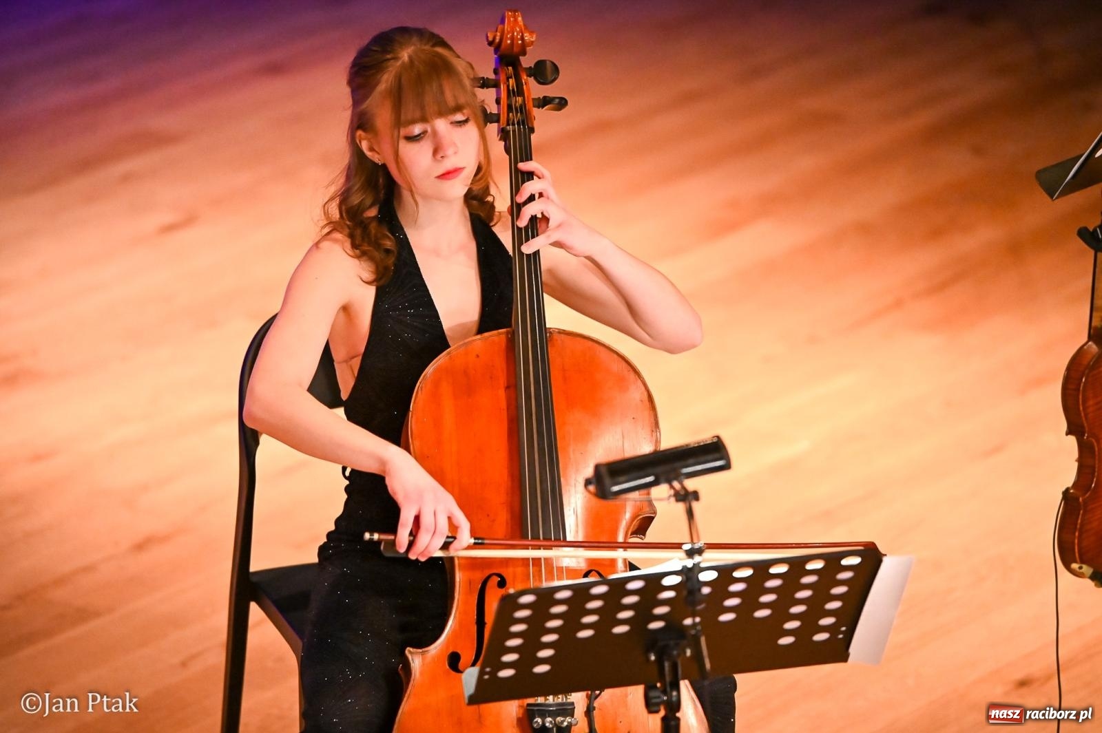 Zdjęcie w galerii na portalu naszraciborz.pl: CINEMA – koncert muzyki filmowej przeniósł magię kina na scenę wiadomości z regionu