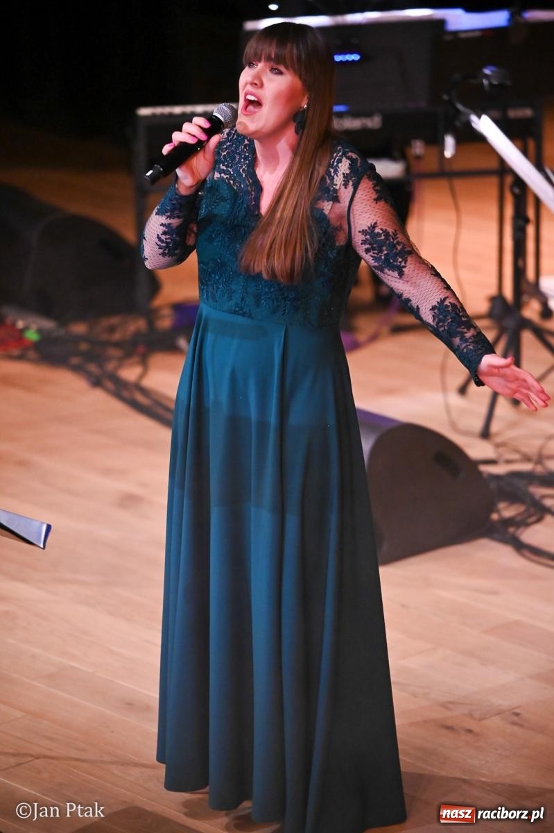 Zdjęcie w galerii na portalu naszraciborz.pl: CINEMA – koncert muzyki filmowej przeniósł magię kina na scenę wiadomości z regionu