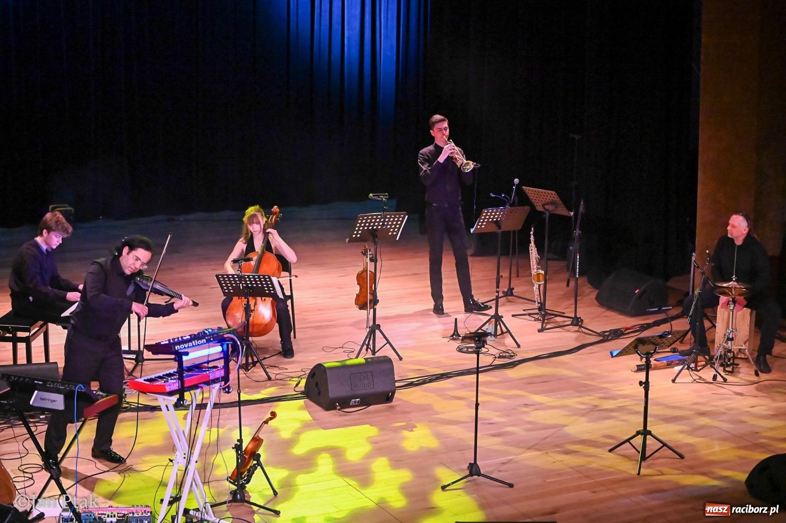 Zdjęcie w galerii na portalu naszraciborz.pl: CINEMA – koncert muzyki filmowej przeniósł magię kina na scenę wiadomości z regionu
