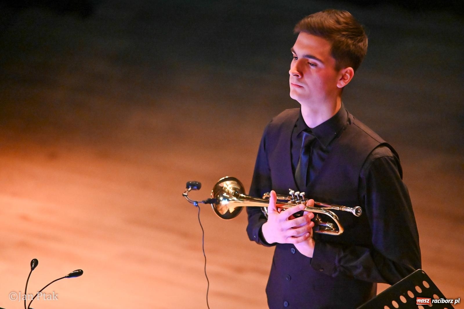 Zdjęcie w galerii na portalu naszraciborz.pl: CINEMA – koncert muzyki filmowej przeniósł magię kina na scenę wiadomości z regionu