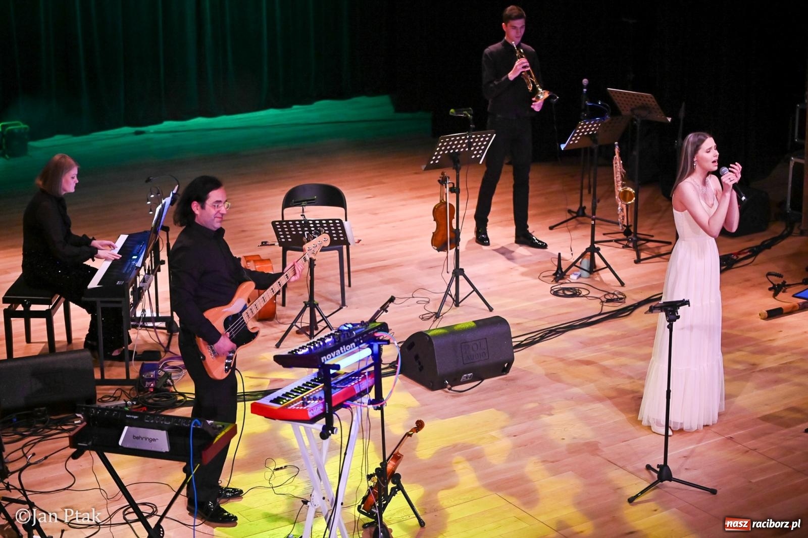 Zdjęcie w galerii na portalu naszraciborz.pl: CINEMA – koncert muzyki filmowej przeniósł magię kina na scenę wiadomości z regionu