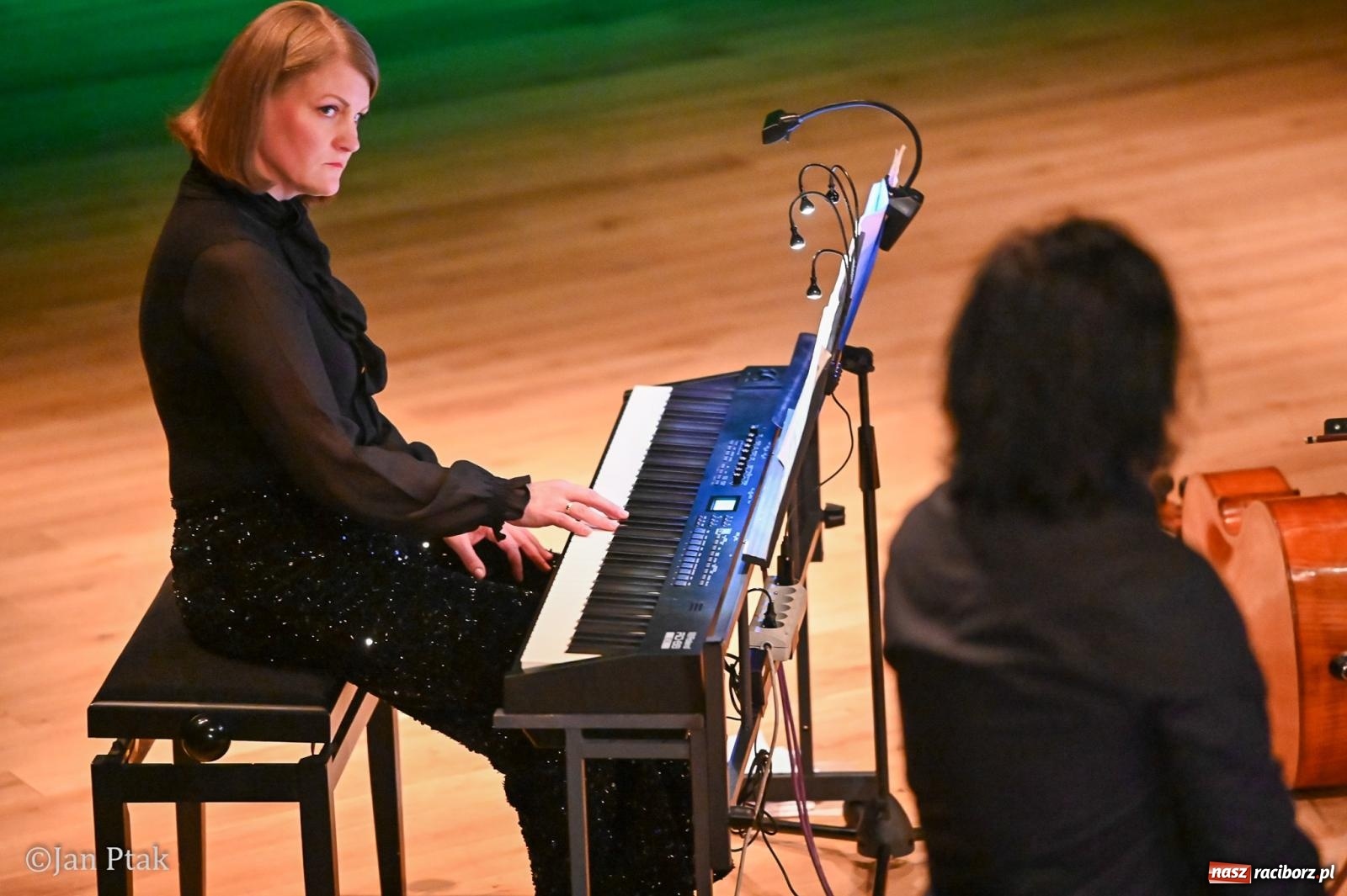 Zdjęcie w galerii na portalu naszraciborz.pl: CINEMA – koncert muzyki filmowej przeniósł magię kina na scenę wiadomości z regionu