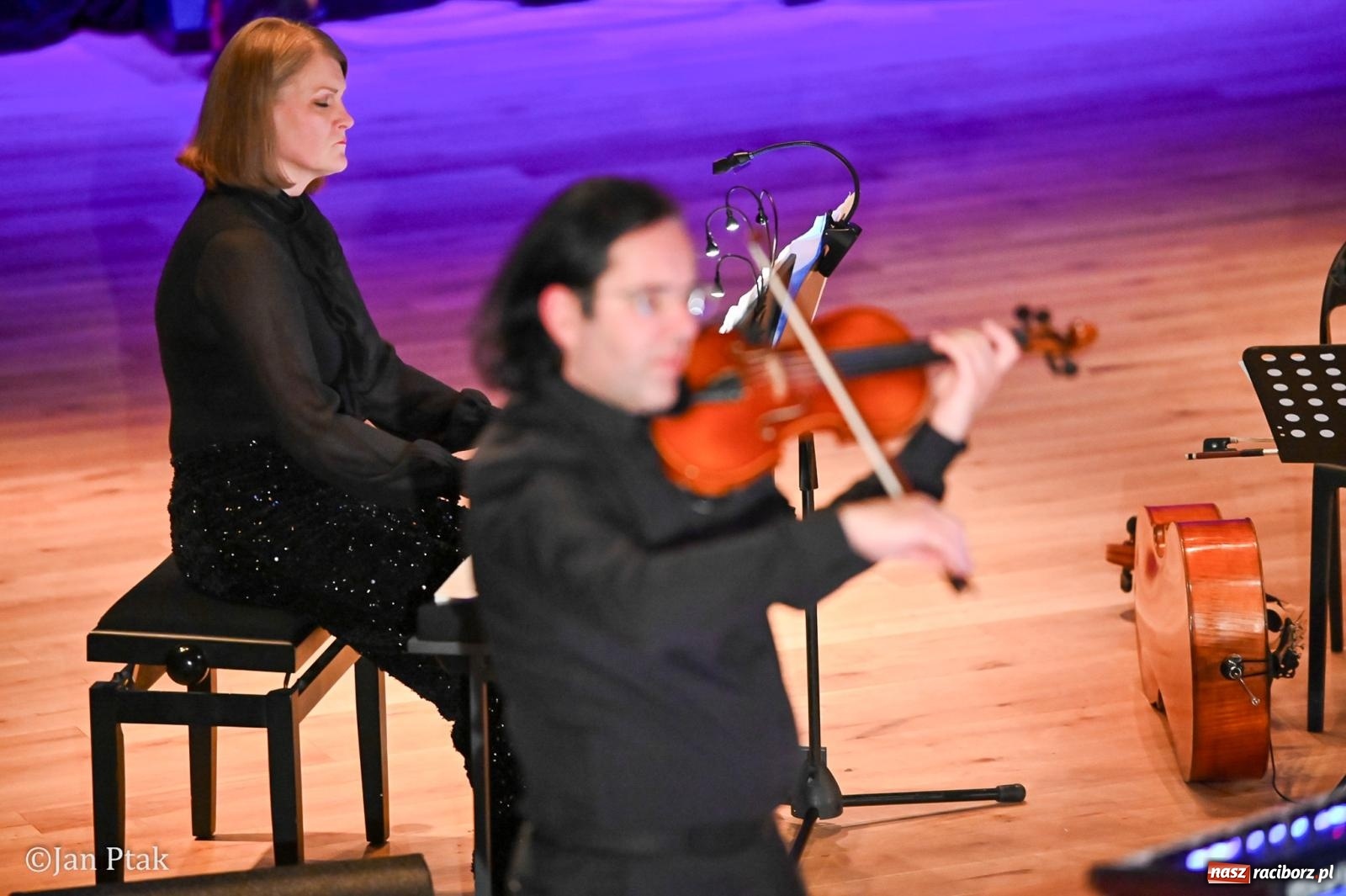 Zdjęcie w galerii na portalu naszraciborz.pl: CINEMA – koncert muzyki filmowej przeniósł magię kina na scenę wiadomości z regionu