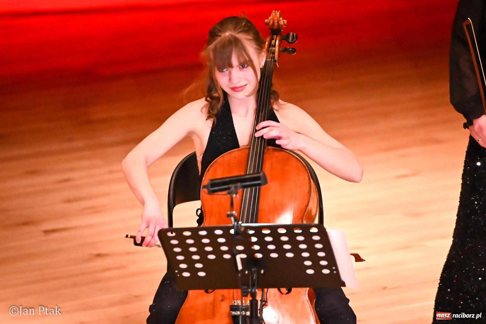 Zdjęcie w galerii na portalu naszraciborz.pl: CINEMA – koncert muzyki filmowej przeniósł magię kina na scenę wiadomości z regionu