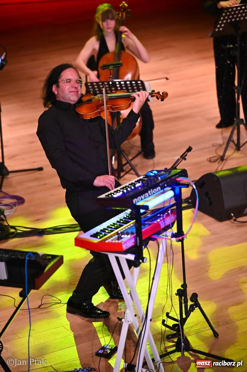 Zdjęcie w galerii na portalu naszraciborz.pl: CINEMA – koncert muzyki filmowej przeniósł magię kina na scenę wiadomości z regionu