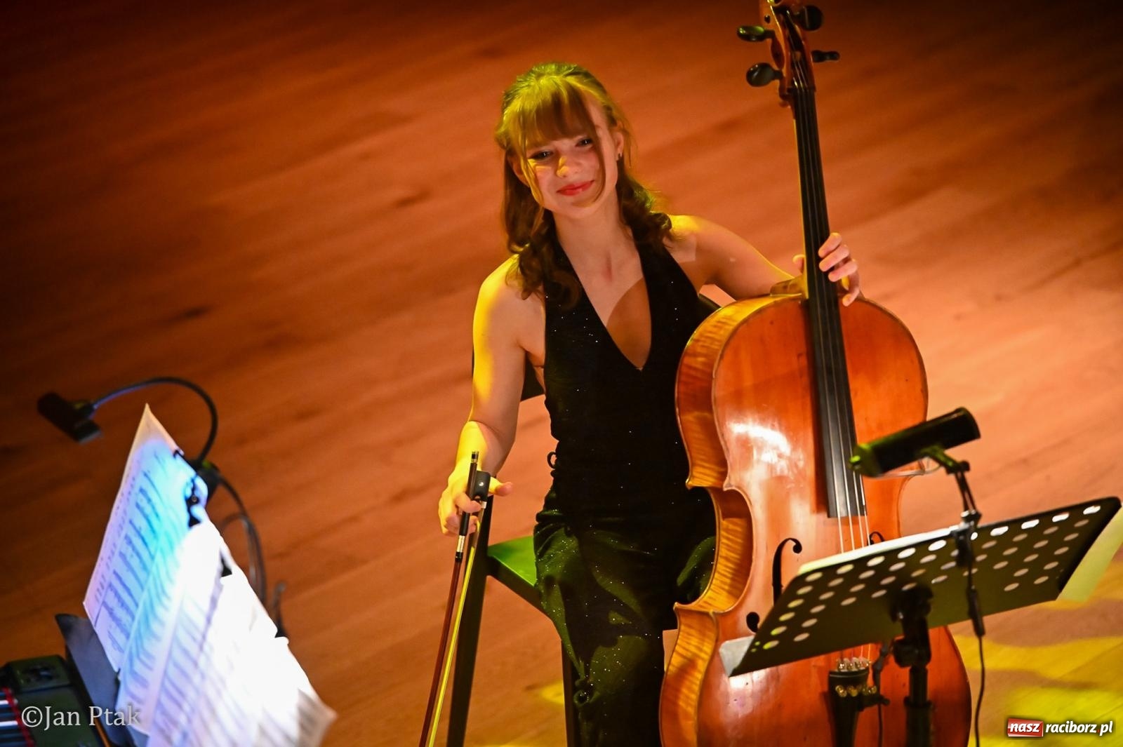 Zdjęcie w galerii na portalu naszraciborz.pl: CINEMA – koncert muzyki filmowej przeniósł magię kina na scenę wiadomości z regionu