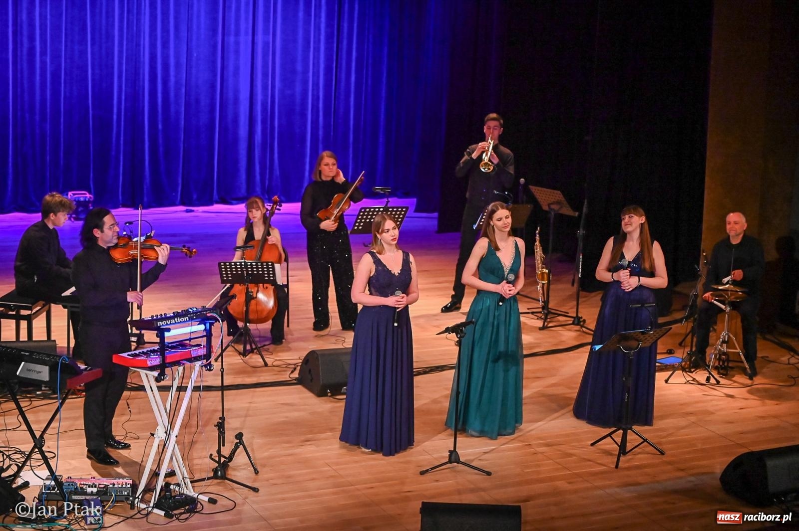 Zdjęcie w galerii na portalu naszraciborz.pl: CINEMA – koncert muzyki filmowej przeniósł magię kina na scenę wiadomości z regionu