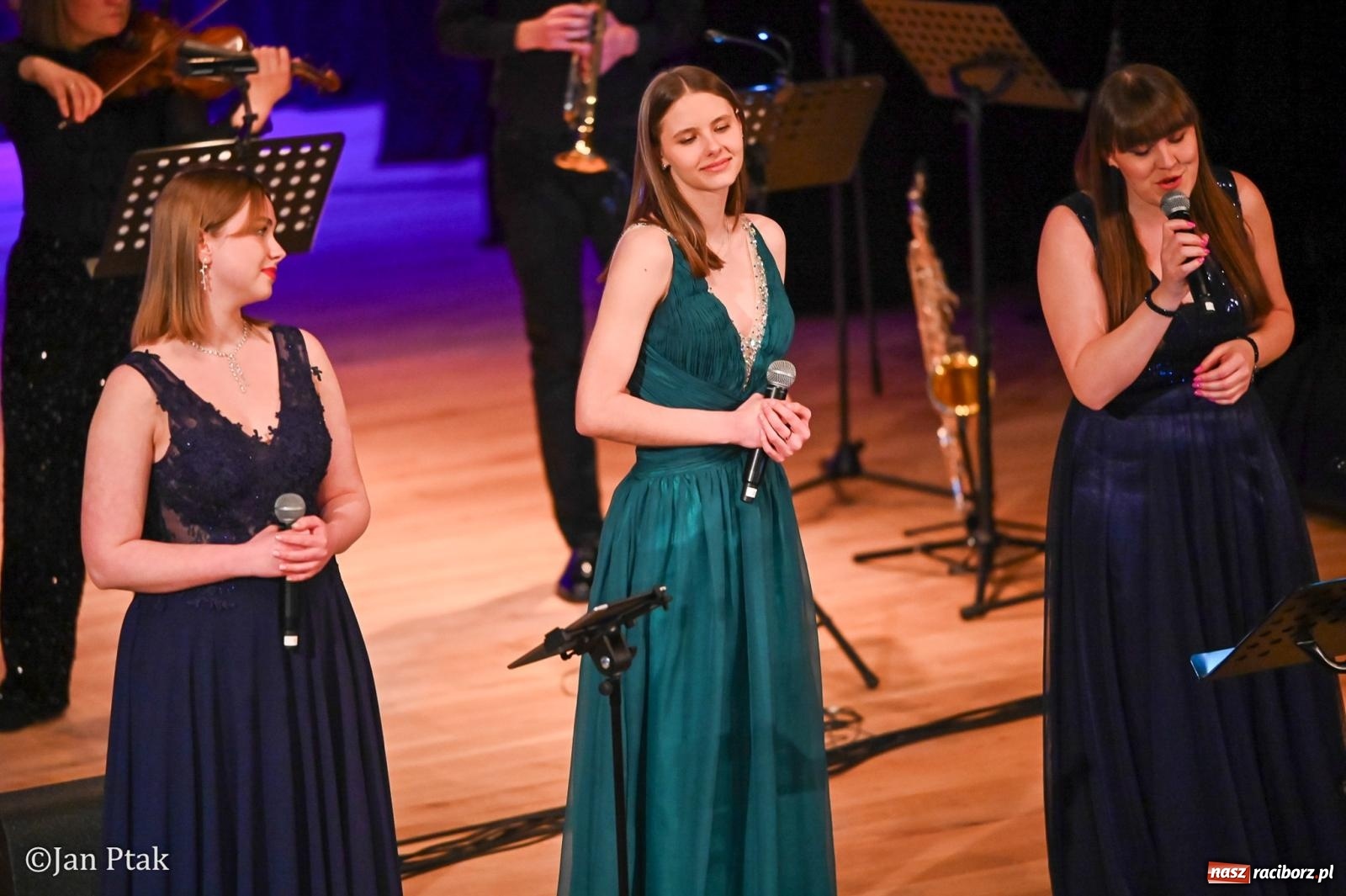 Zdjęcie w galerii na portalu naszraciborz.pl: CINEMA – koncert muzyki filmowej przeniósł magię kina na scenę wiadomości z regionu